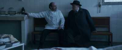The body has no external
marks or imprints. - Maigret