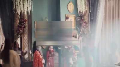 The boy goes jumping to the fair. - Bhool Bhulaiyaa 2