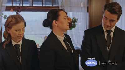 The bread plate
goes to the left, - Butlers in Love