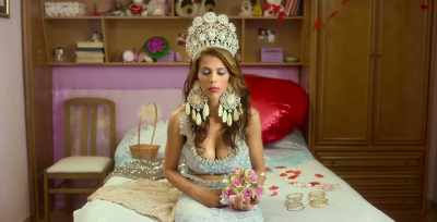 The bride, she's so pretty - Carmen & Lola
