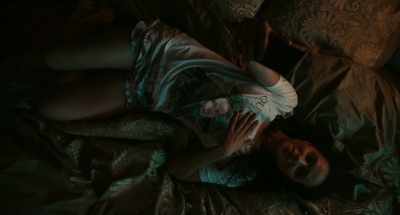 The butler or the lord? - The Invitation