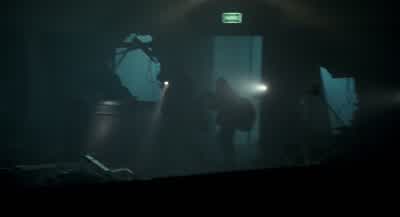 The cage. - A Good Day to Die Hard