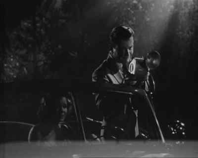 The camera !
The flashbulb ! - Invasion of the Saucer-Men