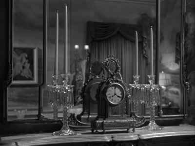 The candles! - Secret Beyond the Door