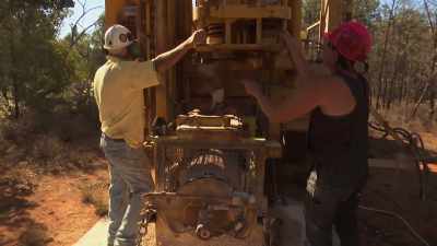 The carousel swings
each auger into position - Outback Opal Hunters
