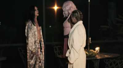 The cloaking chant Sofia
has surrounding herself - A World Of Worlds: Rise of the King