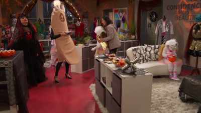 The closet made a noise, - Raven's Home