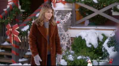 The coffeehouse
where you get your morning latte - Homegrown Christmas