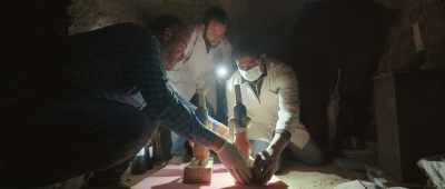 The conservators have
finally finished their work. - Unknown: The Lost Pyramid