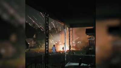 The cooler turns
into a projectile - Neighborhood Wars