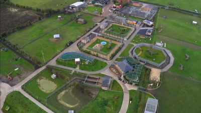 'The couple's 40-acre private zoo - Britain's Tiger Kings - On the Trail with Ross Kemp