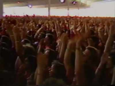 The crowd was going absolutely nuts. - Wild Wild Country