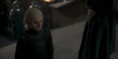 The crown of the Conqueror,
passed down through generations. - House of the Dragon