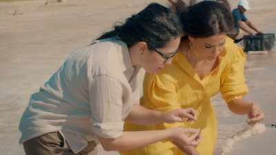 - The crystals here,
they're much bigger - Eva Longoria: Searching for Mexico