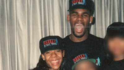 "The dancers do not communicate
with my background singers, - Surviving R. Kelly