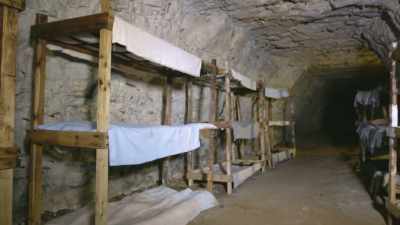 The dark and gloomy tunnels at Chislehurst provided - The Buildings That Fought Hitler