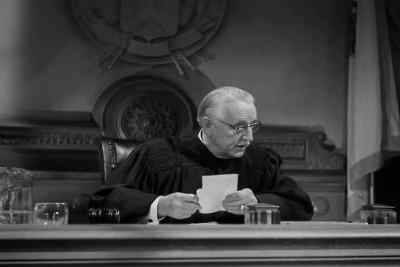The defendant please rise. - Roxie Hart