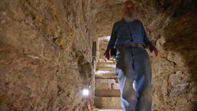 The descent takes us past chapels
designed to be used - Tutankhamun: Secrets of the Tomb