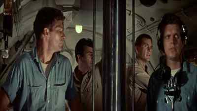 The destroyer is intercepting
our torpedoes, captain! - Torpedo Run
