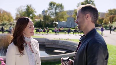 The details are
what's important. - Love on the Danube: Kissing Stars
