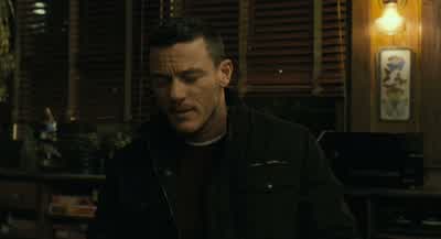 The detective just... - The Girl on the Train
