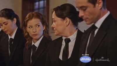 The distance between
the water glass - Butlers in Love