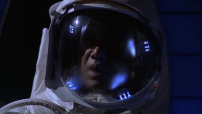 - The door will not open.
- Yeah, hang on. - Stargate SG-1