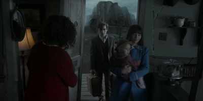 -The doorbell didn't appear to be working.
-It's disconnected. - A Series of Unfortunate Events