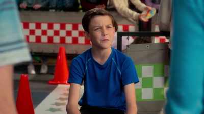- The Dubin advantage?
- Yeah, with your leg, no one can lose. - Best Foot Forward