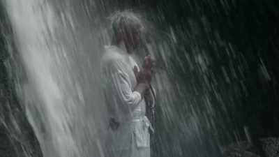 The
effect of the cold water... - Limitless with Chris Hemsworth