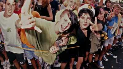 The entire amusement park
stopped what they were doing - Tony Hawk: Until the Wheels Fall Off