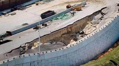 The eroded embankment
collapsed like a landslide, - Engineering Catastrophes