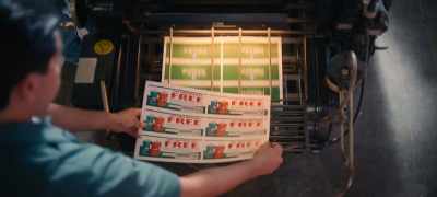 The factory is split in two.
Printing and redemption. - Queenpins