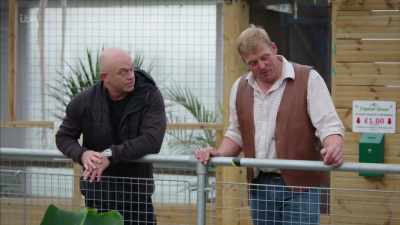 The female, she just thinks - Britain's Tiger Kings - On the Trail with Ross Kemp
