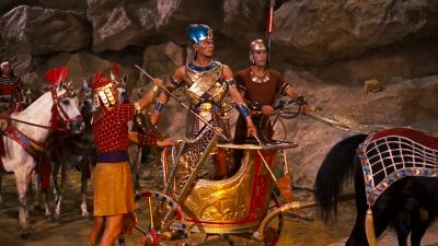 The fire dies! - The Ten Commandments