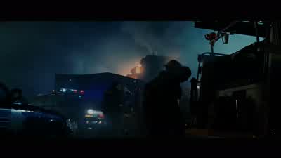 The fire's spread to the whole plant. - Aliens vs  Predator: Requiem