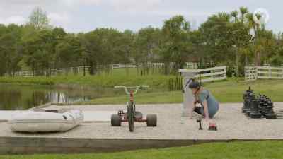 The first to step up to not
step is Danielle and Jimmy. - Taskmaster