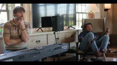 - The flowers you used to cut.
- Yeah, that, that, that, that, that. - It's All Country