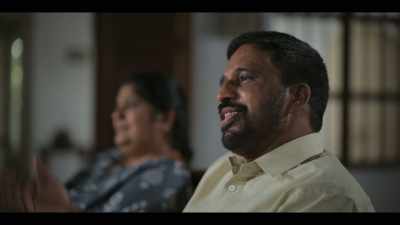 The four of us sat down at the table - Curry & Cyanide: The Jolly Joseph Case