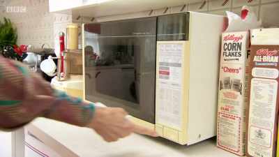 The gadgets and the convenience food - Back in Time for Dinner
