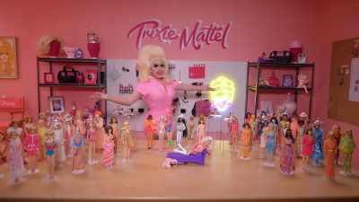 The gang's all here.
Ooh, I'm so excited. Oh... - Trixie Motel