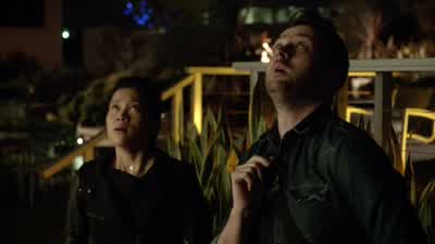 The gecko gloves from the CIA? - Scorpion
