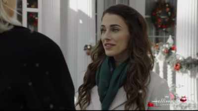 The gift giving
and the reading - Christmas at Pemberley Manor