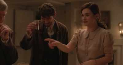 - The gin's very good though.
- Ooh! She likes mine. - The Guernsey Literary and Potato Peel Pie Society