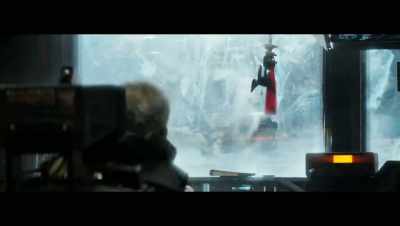 The glass is going to crack!
[grunts] - The Wandering Earth