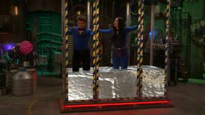 The glass is unbreakable - The Thundermans Return