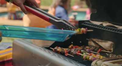 -The grill master himself.
-Who? Me? - The Shrink Next Door
