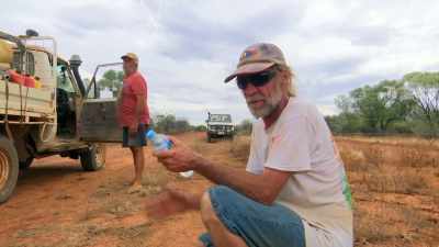 The ground had a little bit of rain - Outback Opal Hunters