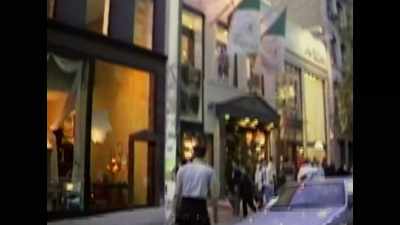 The guy came to meet
with Kevyn and asked him
some questions, - Larger than Life: The Kevyn Aucoin Story