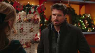 The guy that dumped
you over dinner? - Engaged by Christmas